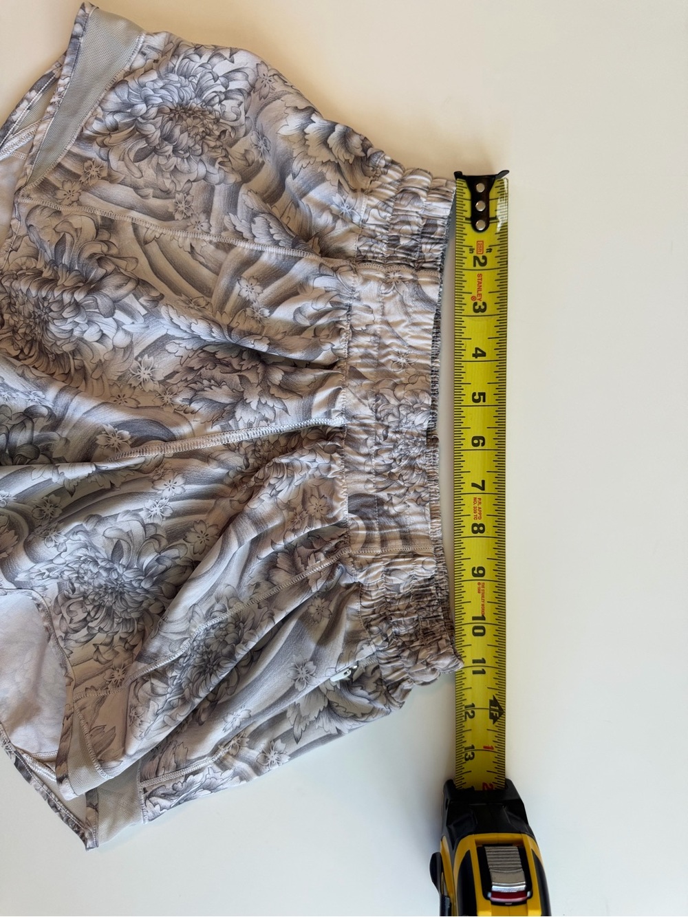 Lululemon Hotty Hot 4” Running Shorts Mini Twine White Floral Size 6 Tennis Yoga - Picture 9 of 12